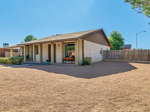 3rd image of 3207 E Emelita Ave