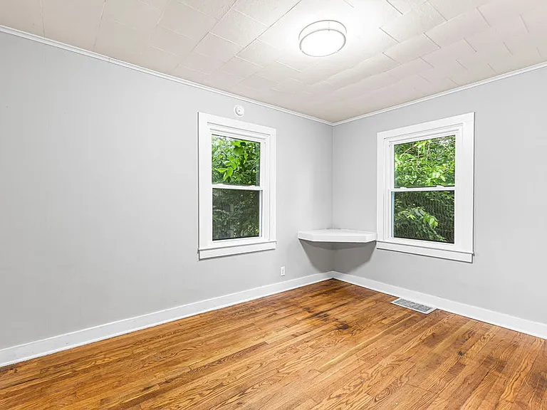 3117 Charles St — Photo 15