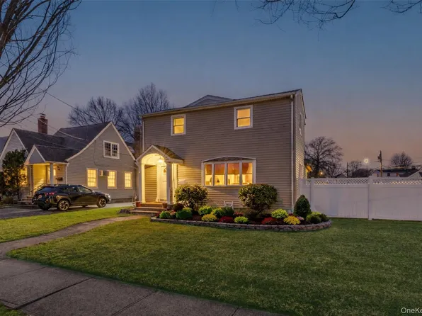 2632 Montauk Avenue, Merrick, NY 11566