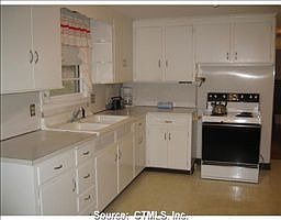 4th image of 230 Woodland St