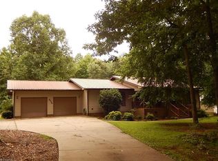 5736 E Holly Grove Rd, Thomasville, NC 27360