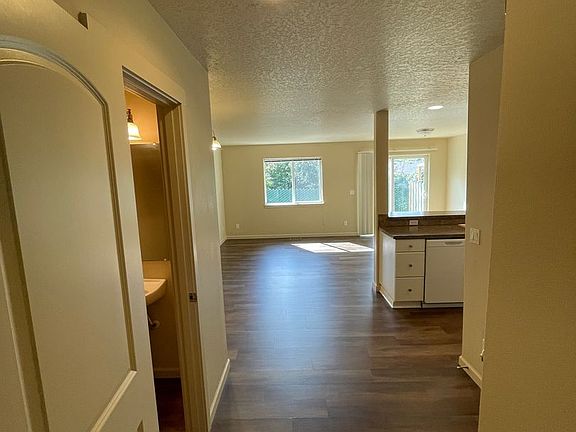 4th image of 400-468 S Catron St #460
