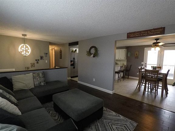 5th image of 135 Hillcrest Dr
