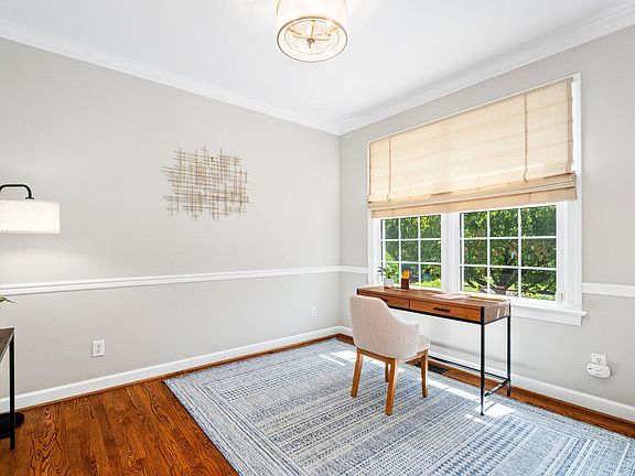 3rd image of 3318 Wyndham Ln