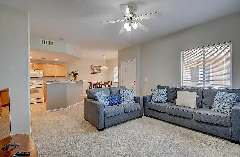 3 bed, 1230 sqft, $1,285 — Photo 3