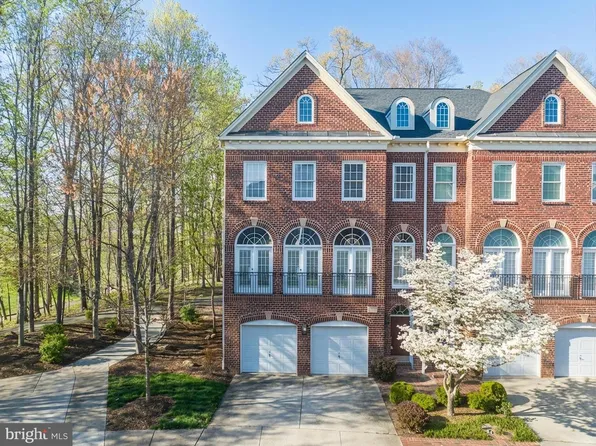 47772 Scotsborough Sq, Sterling, VA 20165