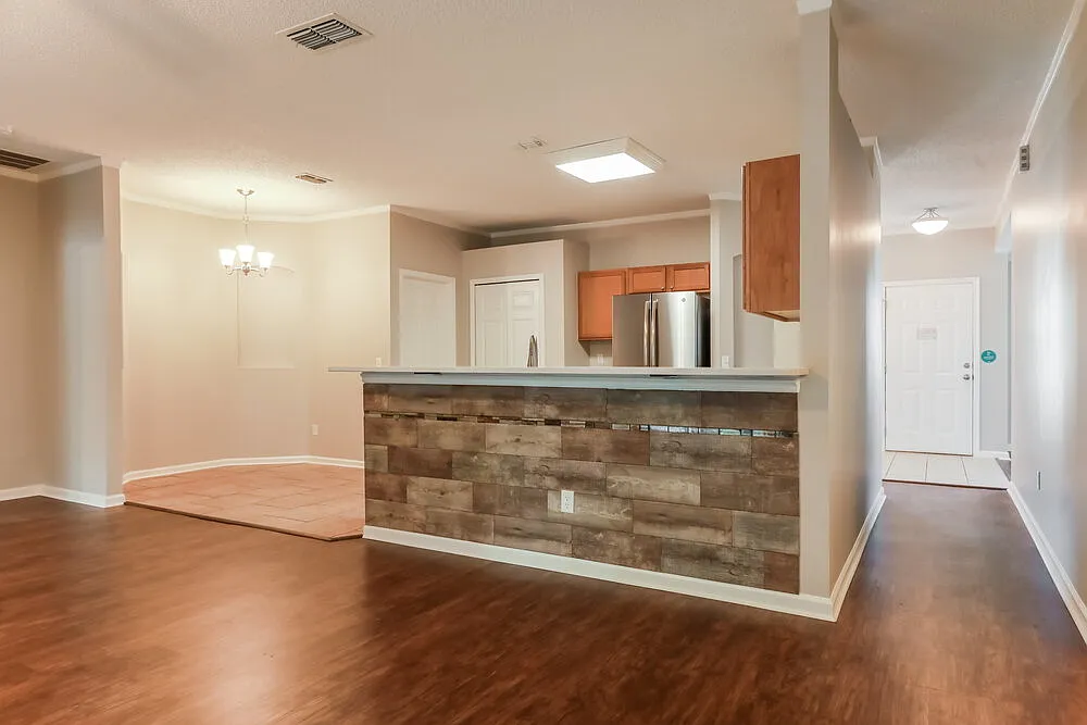 3 bed, 2.0 bath, 1722 sqft, $2,040 — Photo 4