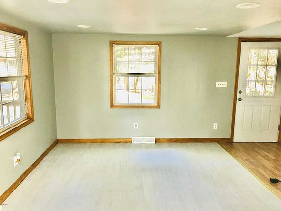 4th image of 145 Hemlock Dr