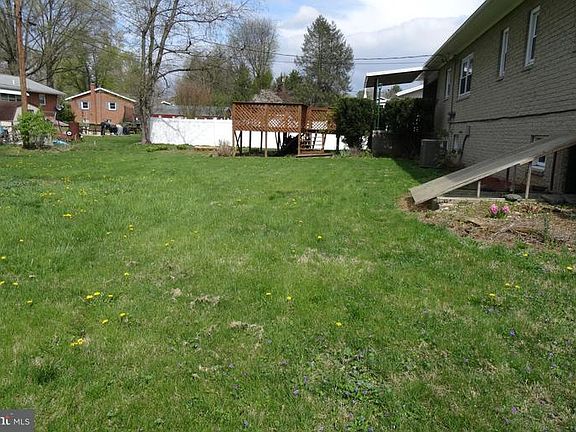4th image of 19814 Jeffery Dr