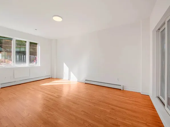 562 Court Street image 13 of 15