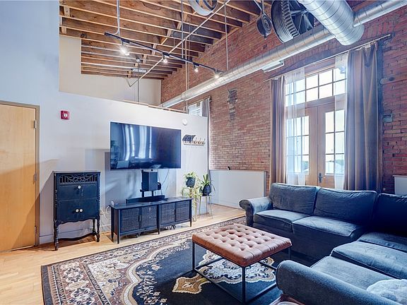 2nd image of 224 Mill St APT 4B