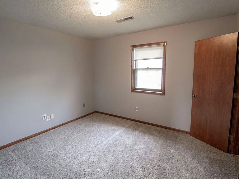 2011 Bridgewater Dr — Photo 24