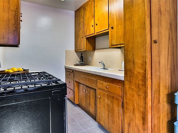 5th image of 445 Cedar Ave APT 7