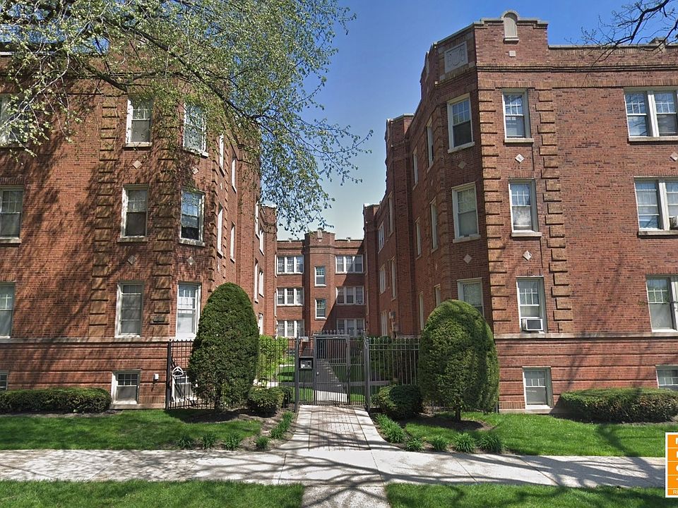 2nd image of 4850 W Wrightwood Ave