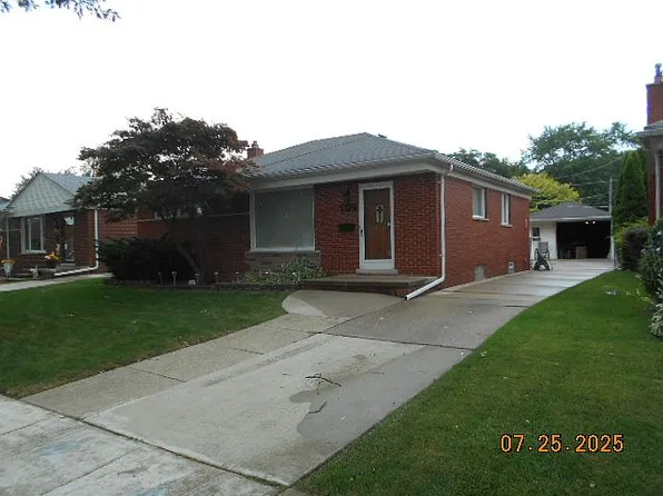22737 Playview St, Saint Clair Shores, MI 48082