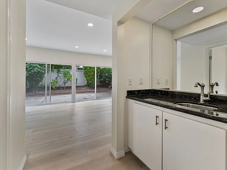 20 Norton St — Photo 17