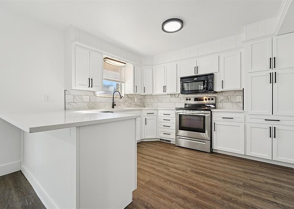 1st image of 2904 N Windsor Blvd