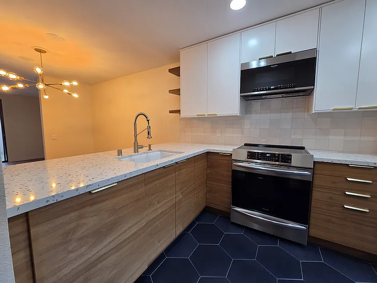878 Woodside Ln E #2 — Photo 5