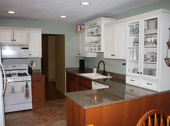 2nd image of 432 Philadelphia Ave