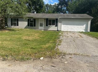 124 Lazarcheff Dr, Cahokia, IL