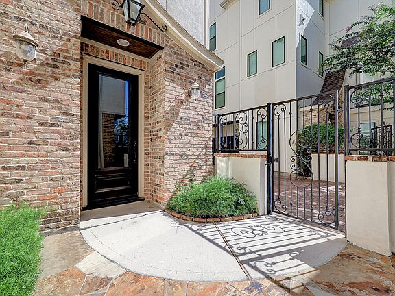 5th image of 1009 W 24th St Unit B