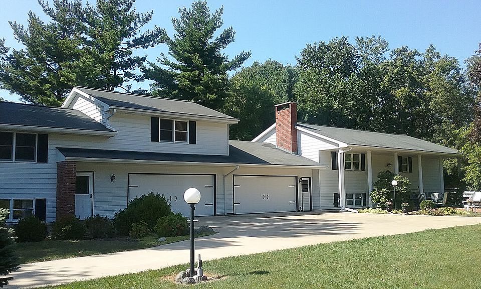 307 and 309 W. Clara Ave.