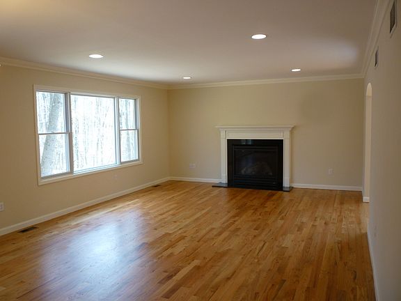 Huge Family room with Fireplace
