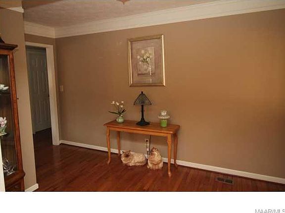 3rd image of 80 Cortland Dr