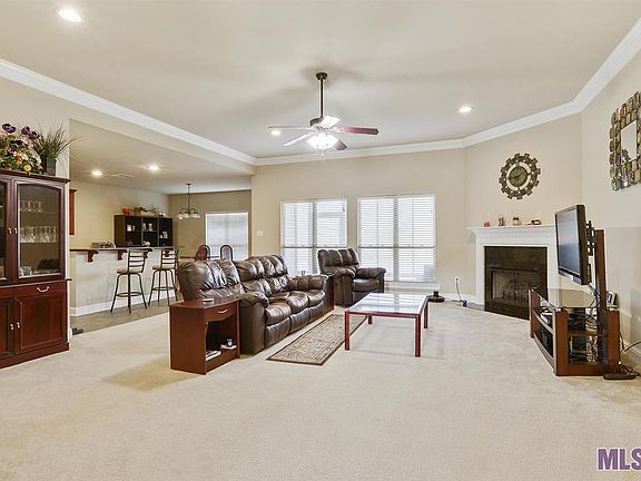 3rd image of 20047 Pecan Hill Dr