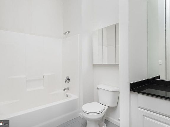 2nd image of 1001-13 Chestnut St #305E