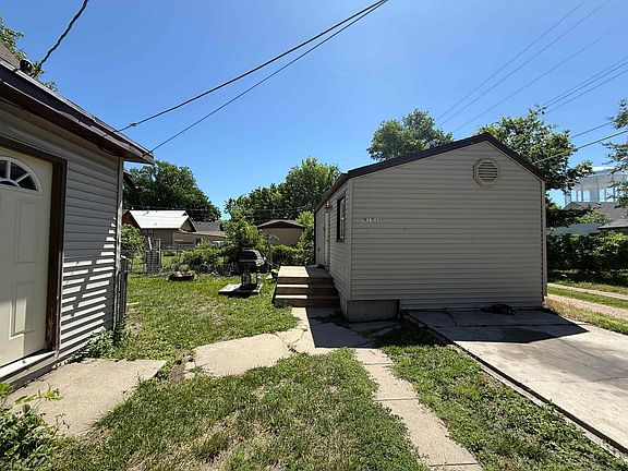3rd image of 915-9151/2 N DEWEY ST