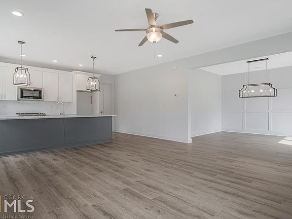 5th image of 631 Liella Park SE