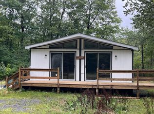 9637 Stony Hollow Dr, Tobyhanna, PA 18466