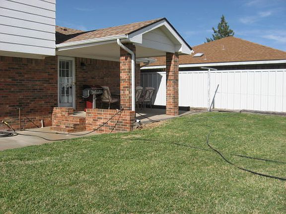 3rd image of 724 Escuela Ave