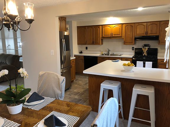 4th image of 123 Garry Dr