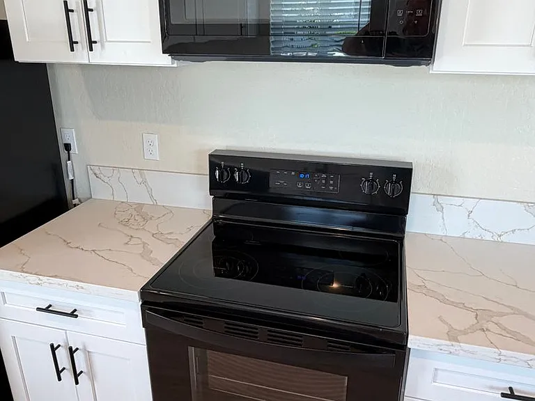 1100 Glass Ave — Photo 8