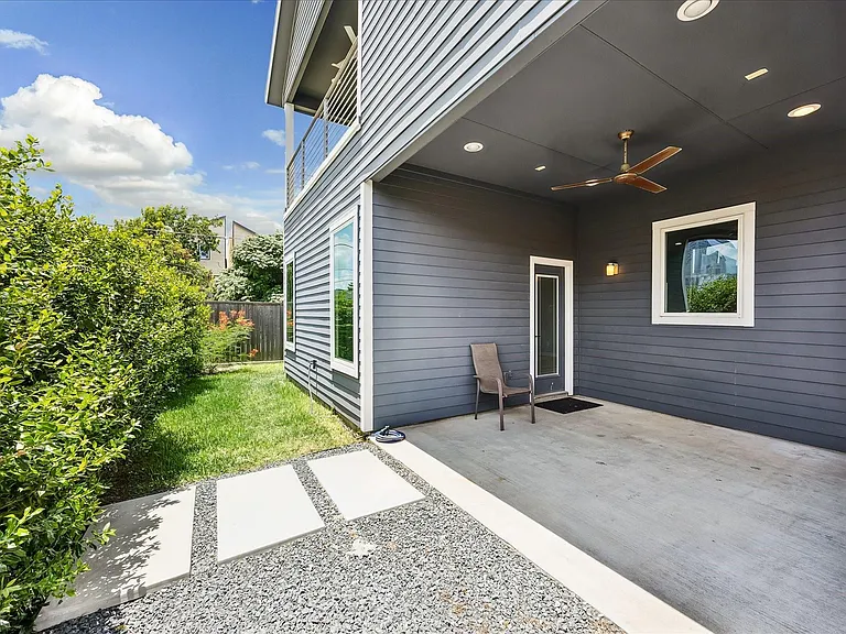 304 Hogan St — Photo 25