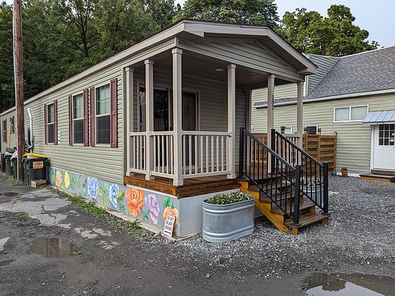2nd image of 380 Main St #380