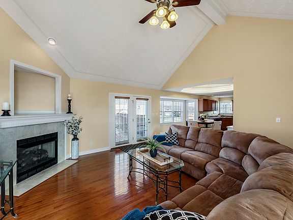 3rd image of 788 Cliffside Dr