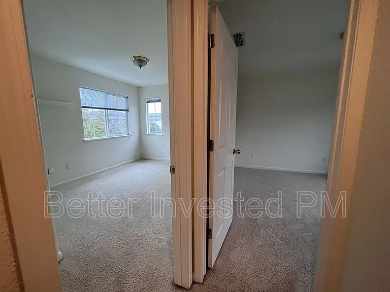 1429 Woodside Cir — Photo 6