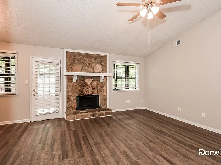 2571 Redfield Dr — Photo 6