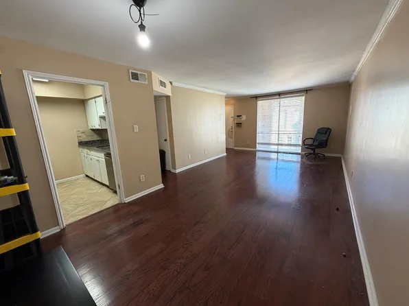 4643 Wild Indigo St APT 399, Houston, TX 77027