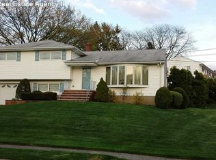 2 Canterbury Ct, Clifton, NJ 07013