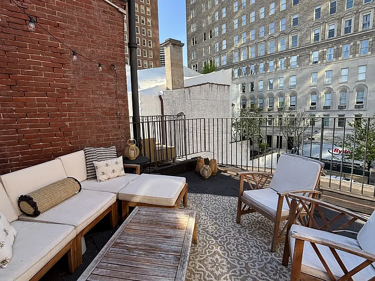 1725 Spruce St — Photo 8