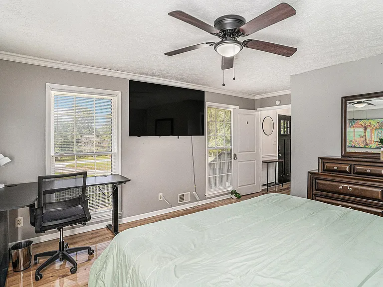 Holmes Dr SW — Photo 2