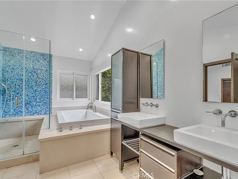 4925 Nagle Ave — Photo 22