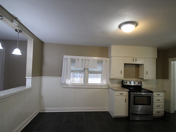 4th image of 1415 W Crawford St