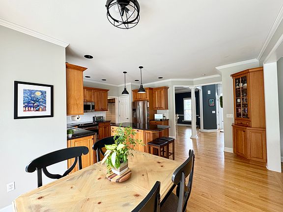 4th image of 4 Hyacinth Ln