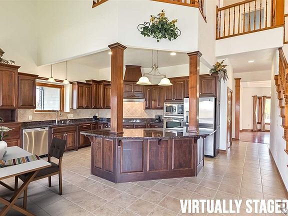 4th image of 205 E Pinehurst Dr