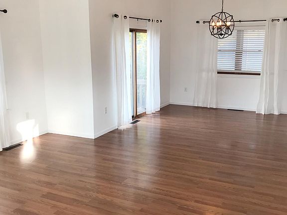 3rd image of 726 Cypress St